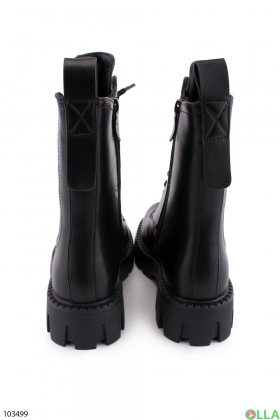Женские черные ботинки со шнуровкой