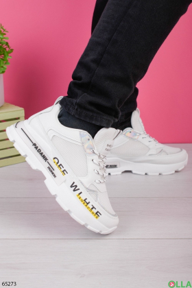Жіночі білі кросівки з написами