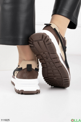 Жіночі бежево-коричневі кросівки на шнурівці