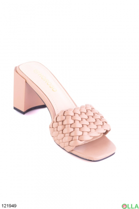 Women's beige heeled flip-flops