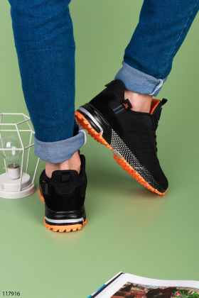 Мужские черно-оранжевые кроссовки на шнуровке