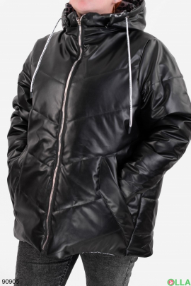 Жіноча чорна куртка з еко-шкіри, з капюшоном
