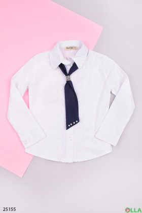 Белая блузка с галстуком