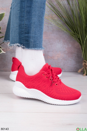 Женские красные кроссовки на шнуровке
