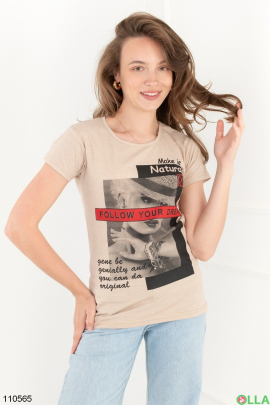 Жіноча бежева футболка з принтом