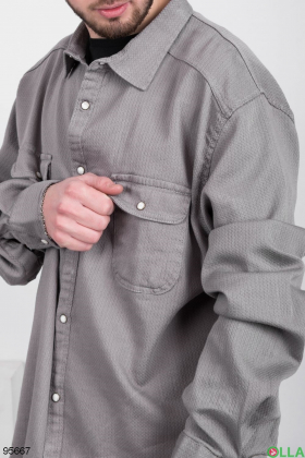 Men's light gray shirt