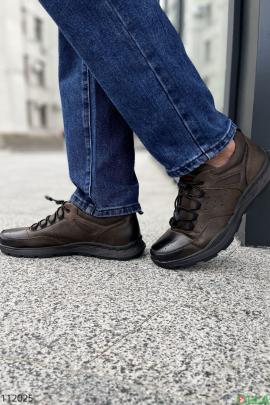 Чоловічі коричневі кросівки на шнурівці