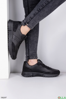 Жіночі чорні кросівки на шнурівці
