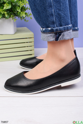 Women's black ballerinas with perforations