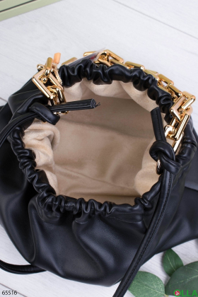 Жіноча чорна сумка з ланцюгом