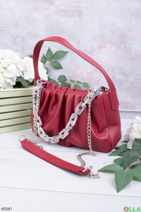 Женская красная сумка с цепями