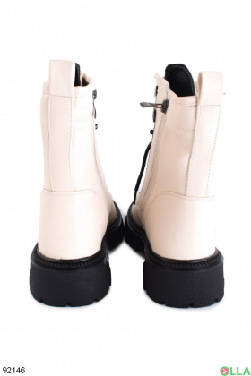 Жіночі зимові бежеві черевики з еко-шкіри