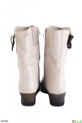 Жіночі зимові бежеві чоботи з еко-шкіри на танкетці