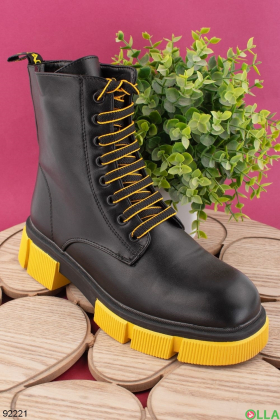Женские зимние черно-желтые ботинки из эко-кожи