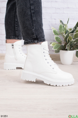 Жіночі зимові білі черевики з еко-шкіри