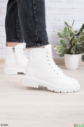 Женские зимние белые ботинки из эко-кожи