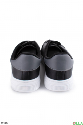 Мужские черные кроссовки с белой подошвой