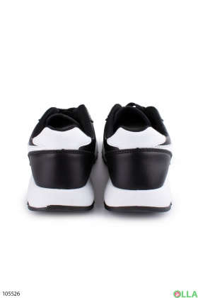 Женские черные кроссовки с белыми вставками