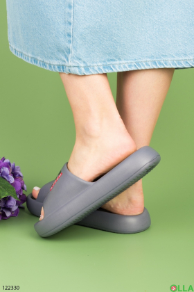 Women's gray flip-flops