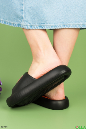 Women's black flip-flops