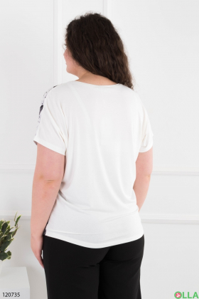 Женская серо-белая футболка батал с рисунком
