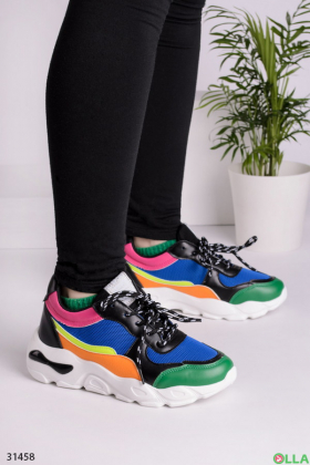 Женские кроссовки в разных цветах