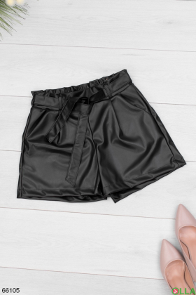 Женские черные шорты из эко-кожи