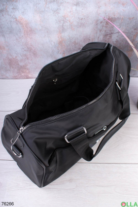 Черная спортивная сумка с принтом
