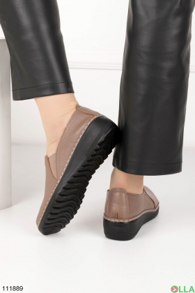 Жіночі бежеві туфли з еко-шкіри