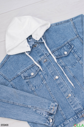 Женская джинсовая куртка с белым капюшоном