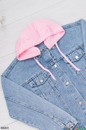 Женская джинсовая куртка с розовым капюшоном