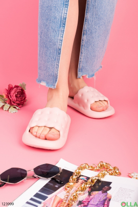 Women's pink flip-flops