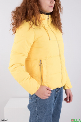 Женская желтая куртка с капюшоном