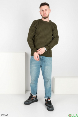 Мужской зеленый свитер в рубчик