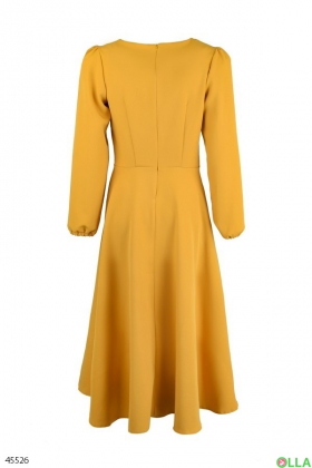 Женское платье жёлтого цвета