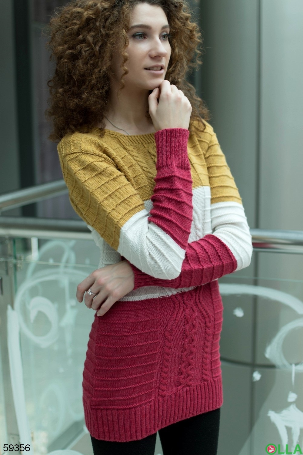 Жіночий різнобарвний светр