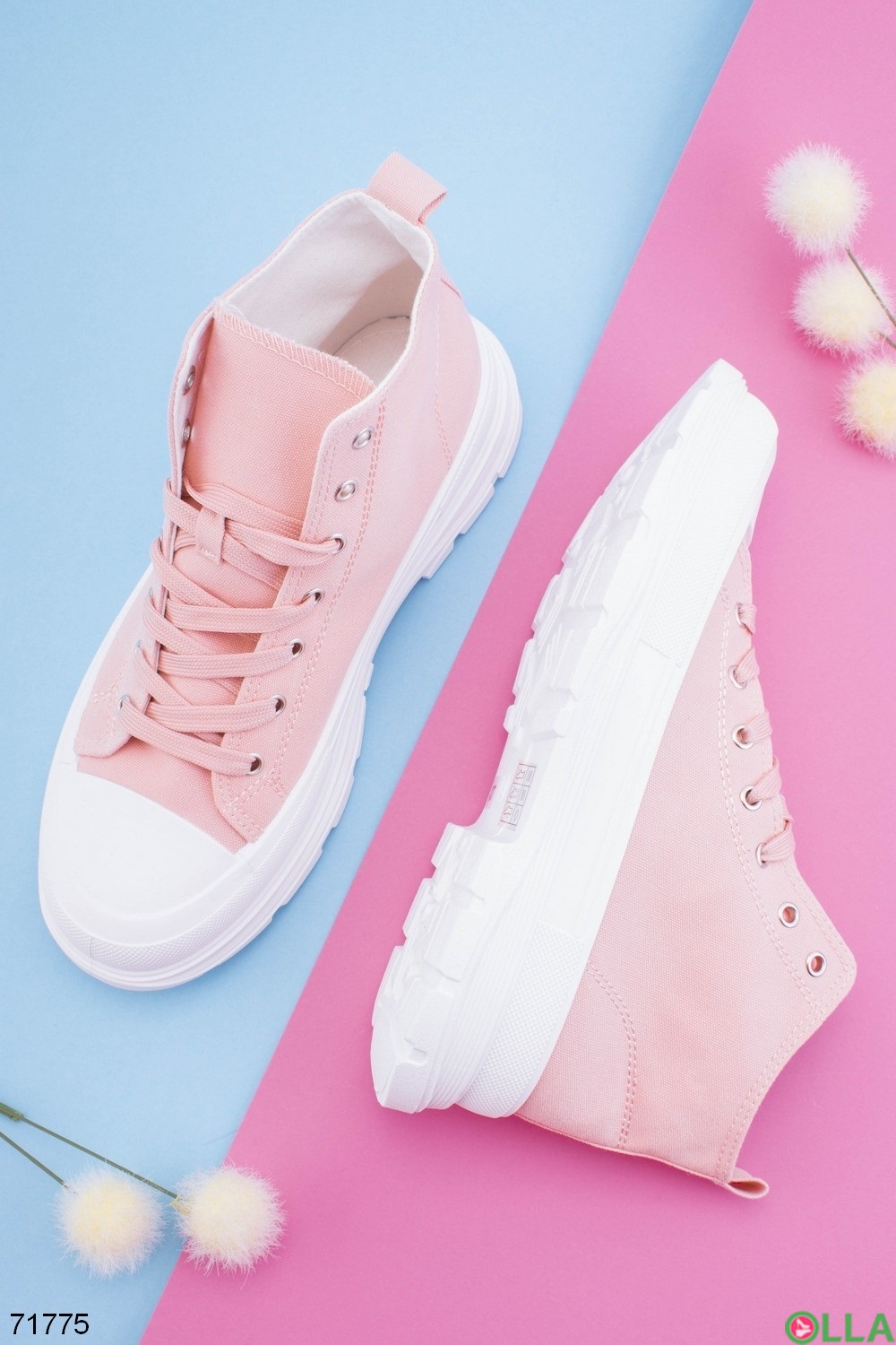 Жіночі рожеві кросівки з білою підошвою